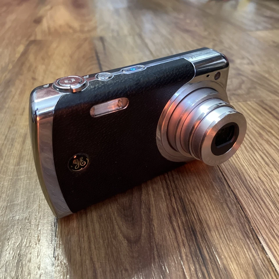 Vintage Retro Compact digital camera Designed By Jason  Wu working 12MP Unique - Image 1 of 4