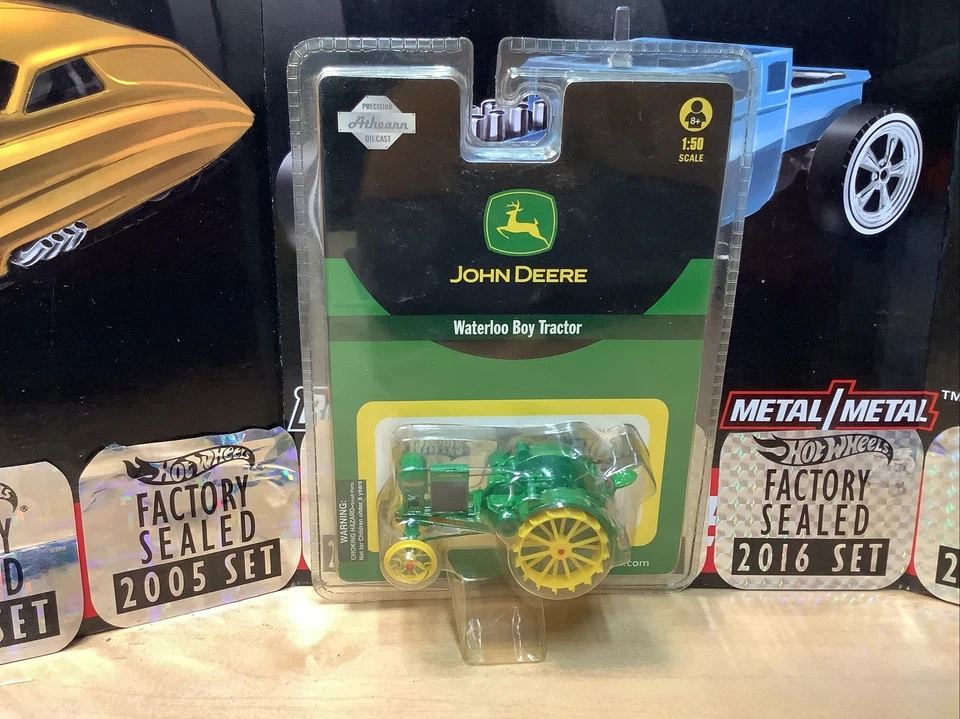 Athearn 7702 HO Scale John Deere Waterloo Boy Tractor