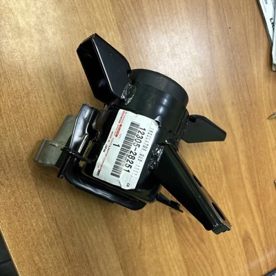 GENUINE RIGHT ENGINE MOUNTING 12305-28251 FOR TOYOTA ESTIMA AHR20 ALPHARD ATH20 - Image 1 of 4