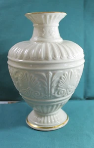 LENOX GOLD TRIM ARTHNIAN SMALL VASE - Picture 1 of 2