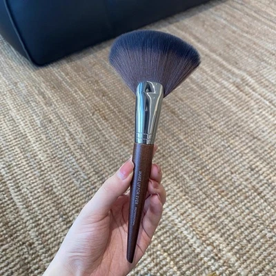 Make Up For Ever #134 Wavy Kabuki Brush New in Sleeve - Image 1 of 4