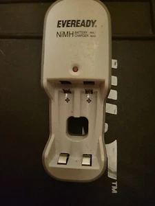 Eveready Battery Charger NiMH AA/AAA Model EV2PC4E - Picture 1 of 2
