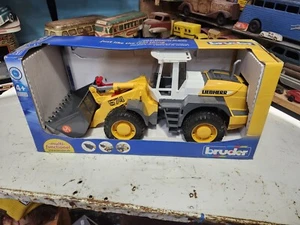 Bruder 02430 Liebherr Articulated Road Loader L 574 New In Box - Picture 1 of 5