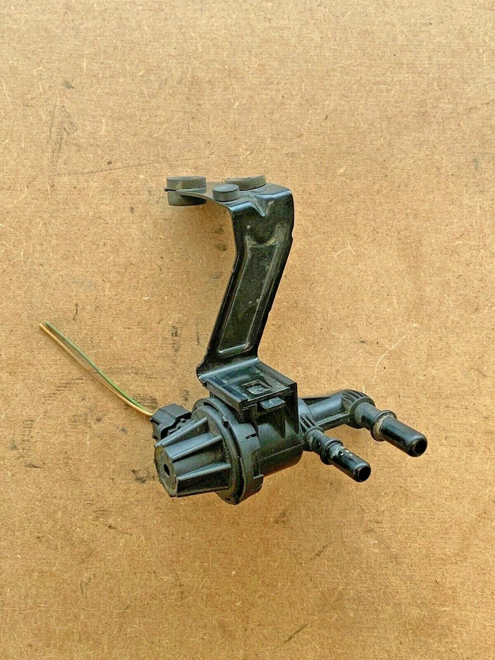 2007-2010 Lincoln MKX Ford Edge 3.5L Purge Valve w/ Bracket OEM - Image 1 of 4
