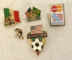 Lote De 5 Diferentes Prendedores De Colección Copa Mundial Fútbol Solapa Sombrero Gorra - Imagen 1 de 4