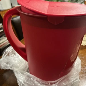 Tupperware Impressionen 1 Gallone ~ 3,75 l Krug Klappdeckel weinrot Neu - Bild 1 von 5