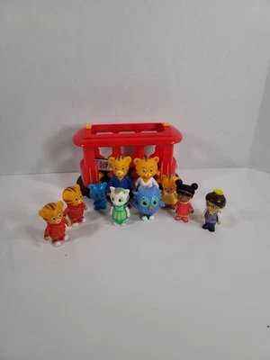 Carro electrónico Daniel Tigers Neighborhood Deluxe con 10 figuras + accesorios Foto 1 de 4