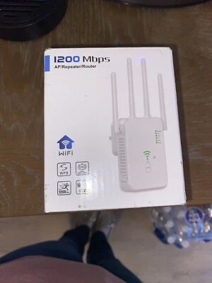 1200 Mbps WiFi Range Extender and Repeater - Image 1 of 4