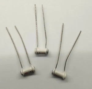 2 Stk. Dogbone (Röhren) Keramik Kondensator 390pF 5% 500V Philips/Mullard - Bild 1 von 1