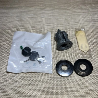 Cilindro de bloqueo de puerta Mopar genuino 68001713AA 02 18 Jeep Wrangler Chrysler Dodge  Foto 1 de 4