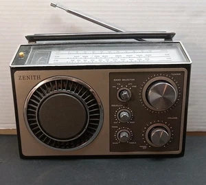 Vintage Zenith Radio Model No. R84 Am/fm Radio *Read* - Picture 1 of 16