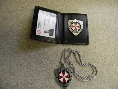 RESIDENT EVIL UMBRELLA CORP. ESTUCHE INSIGNIA IDENTIFICACIÓN ALBERT WESKER Y COLLAR A JUEGO Foto 1 de 4
