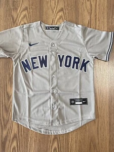 sNWOT Aaron Judge New York Yankees Jersey #99 Gray Youth X-Large Stitched - Picture 1 of 4