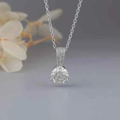 Colgante solitario de diamantes tratados blanco roto certificado de 3,50 quilates en plata 925 Foto 1 de 4