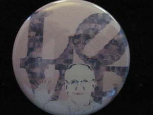 Pope Francis 2 1/4 Inch Pocket Mirror - Picture 1 of 3