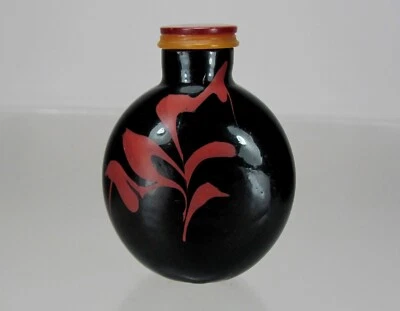 A RARE Cinnabar-Red Overlay Black Glass Snuff Bottle, Qing Dynasty, 18th/19th C. - Image 1 of 4