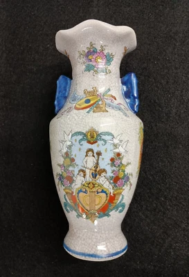 Jarrón de porcelana vintage querubines putti desnudos con mandolina con borde festoneado 8" de alto Foto 1 de 4