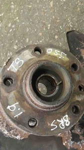 Volkswagen Transporter T5 2003-2009 2.5 TDi Drivers OSF Front Wheel Hub - Picture 1 of 4