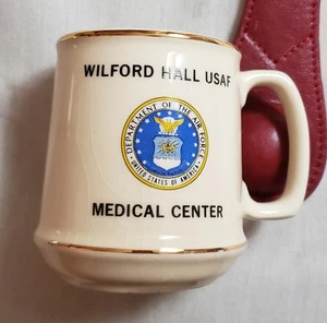 Wilford Hall USAF Becher Medical Center USAF Insignia Creme verrückte Glasur USA - Bild 1 von 4