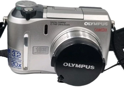 Olympus CamMedia C-740 silber - 3.3 MPix Digitalkamera 38-380 mm 10x / 3x zoom - Bild 1 von 4