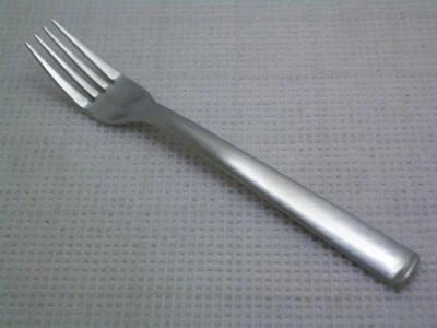 Tenedor de cena Robert Welch FOSTER 8" 18/10 acero inoxidable cubiertos Vietnam Foto 1 de 3