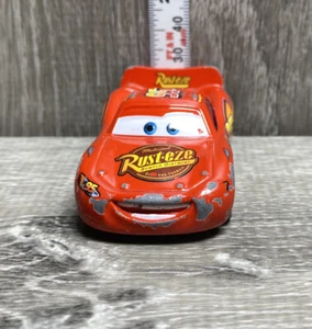 Vehículo fundido a presión escala 1:55 Disney Pixar Cars Rust Eze Lightning Mcqueen 95 - Imagen 1 de 6