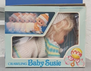 Vintage Boxed Crawling Baby Susie Occhi dormienti a batteria capelli radicati  - Foto 1 di 22