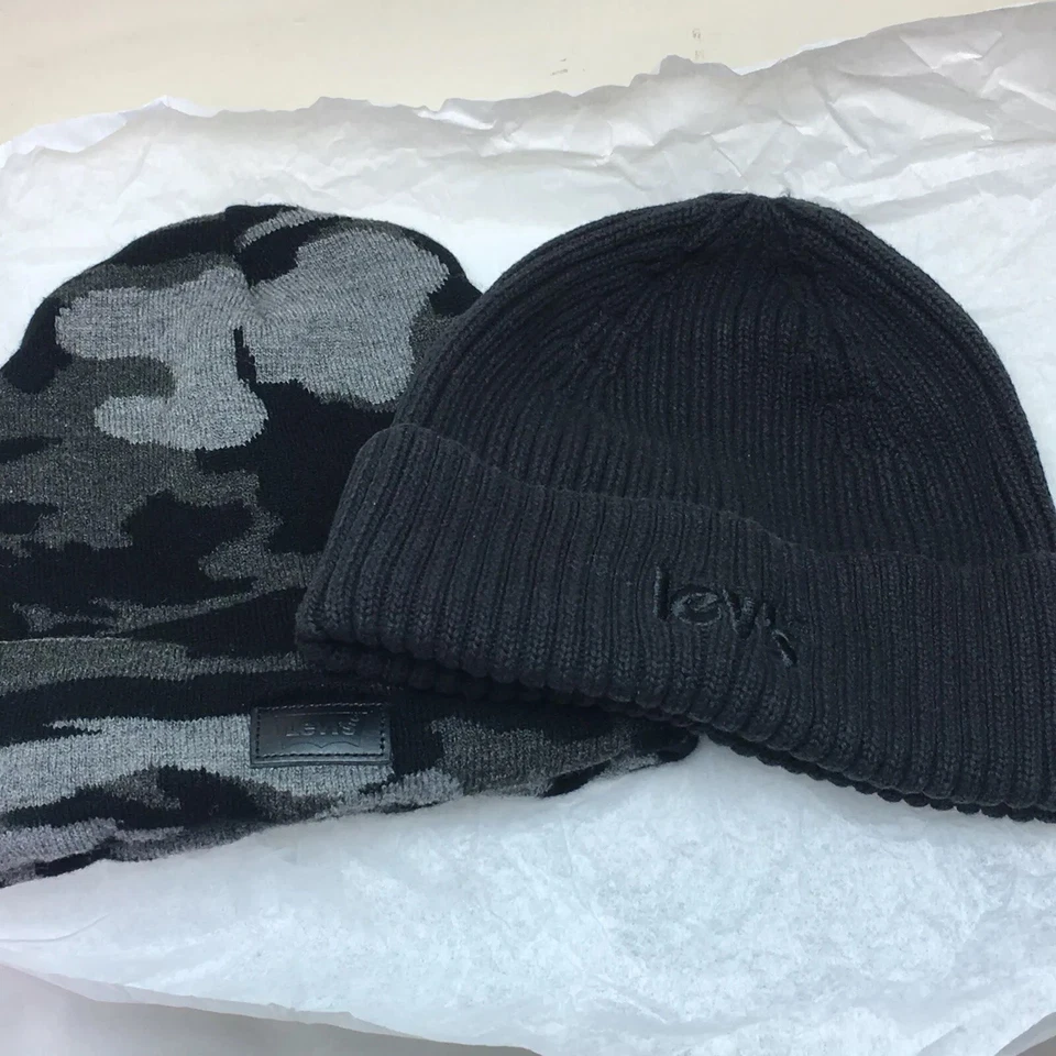 Lote de 2 gorros de invierno pequeños Levi’s Beanie Foto 1 de 4
