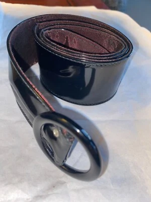 ВИНТАЖНЫЙ ЖЕНСКИЙ ЧЕРНЫЙ ЛАКИРОВАННЫЙ КОЖАНЫЙ РЕМЕНЬ 32 ДЮЙМА - Изображение 1 из 4