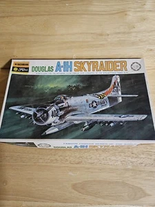 Vintage Fujimi Bachmann Douglas A-1H Skyraider Flugzeug 1/72 Modellbausatz. - Bild 1 von 6