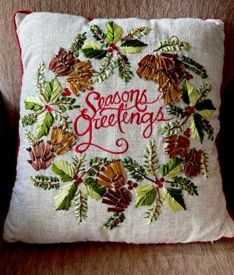 Almohada FELIZ NAVIDAD Decorativa Cuentas Bordada Bordado Borde Rojo Foto 1 de 3