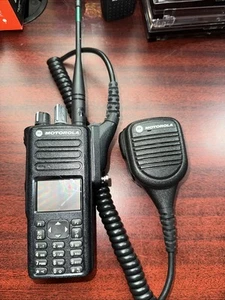 Motorola XPR-7580 800/900 MHz 2-Way Radio with Microphone Battery. NOT TESTED - Picture 1 of 5