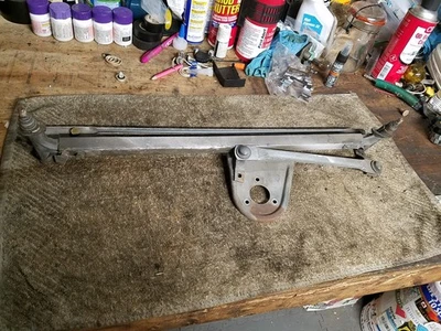 1982 BMW 320i (E21) armadura de ligação de limpador - Imagem 1 de 4