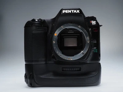 Pentax *ist D CCD DSLR with D-BG1 Battery Grip - Image 1 of 4