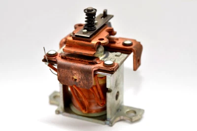 Magnetschalter / Relais 24 V Bosch 0 331 101 007, Oldtimer, Magnetic Switch, NOS - Image 1 of 4