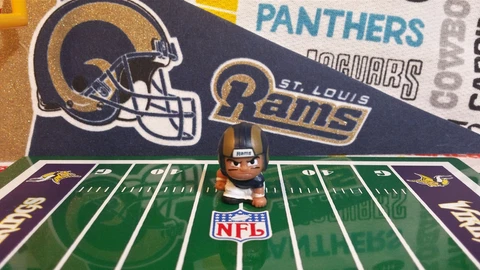 2016 NFL Series 5 Teenymates Los Angeles Rams Lineman (LM/3-pt stance) figure Cover