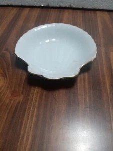 Vintage weiße Muschelschale mit Goldrand - Bild 1 von 7