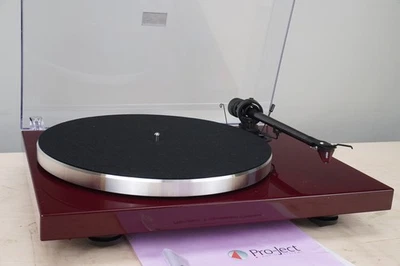 Pro-Ject Xpression Carbon Bordeaux Plattenspieler 8,6“ Carbon Tonarm 2M Red - Bild 1 von 4