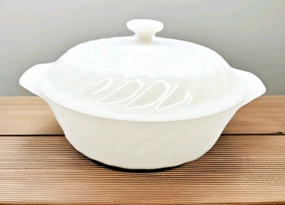 VTG Fire King Milk Glass Casserole Dish w/ Lid 1.5 QT Swirl - Anchor Hocking USA - Image 1 of 4