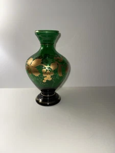 Vaso in vetro verde con disegno dipinto oro  - Foto 1 di 9