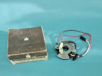 NOS IH 74 75 76 77 78 79 80 SCOUT II SENSOR PUNTOS ELECTRÓNICOS RECOGIDA CAJA DORADA DIESTRO Foto 1 de 4