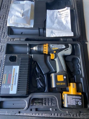 Taladro/destornillador PANASONIC EY6405 12V en estuche con 2 baterías y cargador. En muy buena condición Foto 1 de 4