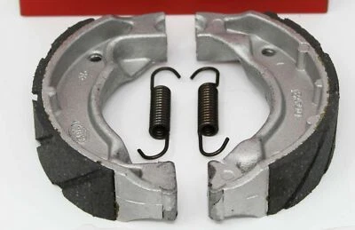 ВОДЯНЫЕ РИФЛЕНЫЕ ЗАДНИЕ ТОРМОЗНЫЕ КОЛОДКИ И ПРУЖИНЫ 1986 Yamaha YF 60S Moto-4 60 4 Zinger - Изображение 1 из 2