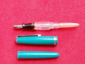 Vintage CHINA NEVER INKED MINI Fountain Pen TA TUNG VTG CHINESE - Picture 1 of 8