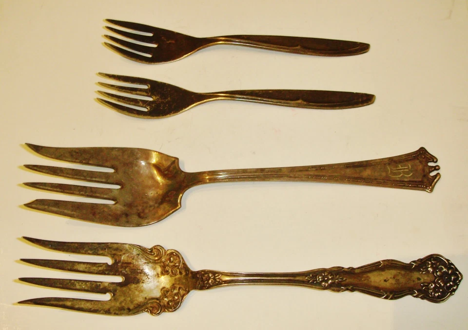 De colección 2 tenedores para servir 1847 Rogers/Sons + 2 tenedores de postre plato supremo de plata Foto 1 de 4