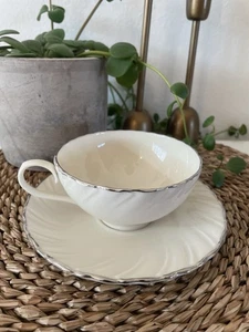 Tazza da tè e piattino vintage Lenox Weatherly avorio bordo platino USA COME NUOVO regalo 2 1/8" - Foto 1 di 5