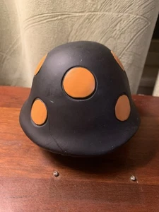 Tapa decorativa de cerámica negra y naranja para setas - Imagen 1 de 2