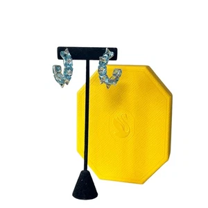 Swarovski Ortyx hoop earrings Pyramid cut, Blue, Rhodium plated - Picture 1 of 5