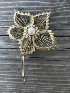 Vintage SIGNED NUMBERED BOUCHER Narcissus FLOWER Brooch Pearl Rhinestone Wire - Picture 1 of 16