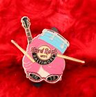 Pin Hard Rock Cafe Baltimore Hun Bun Rockabilly fille cheveux do tambour chapeau rose revers